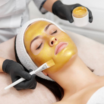 Жовтий пілінг на обличчі